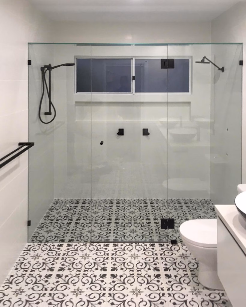 Frameless Shower Screens
